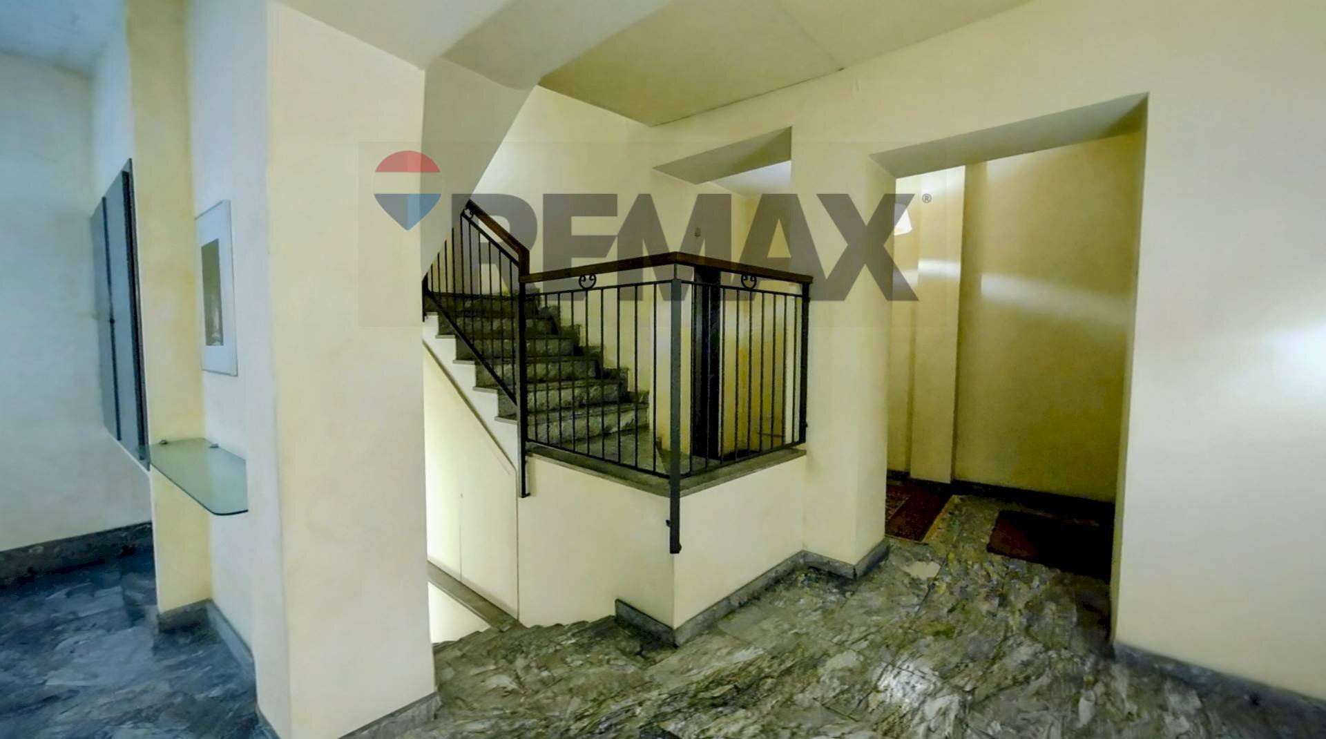 Scale - Two-room apartment via del teatro
 
12, Pavia - photo 2