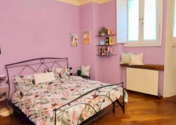 Camera / camera da letto - Two-room apartment via del teatro
 
12, Pavia - photo 8