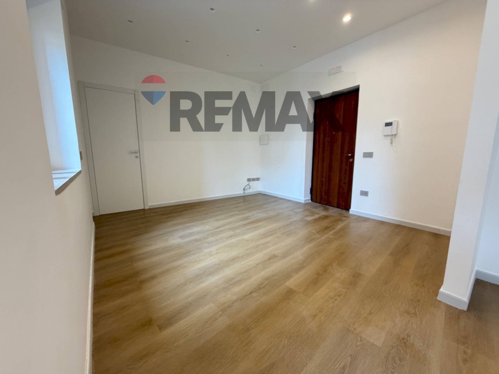 Stanza vuota - Trilocale Viale Colli Aminei
 
38, Napoli - foto 2