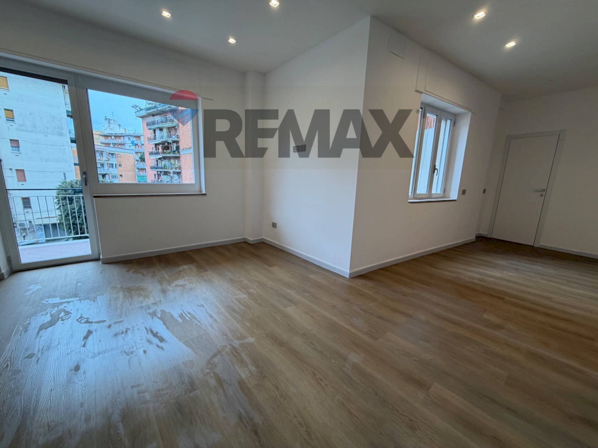 Stanza vuota - Trilocale Viale Colli Aminei
 
38, Napoli - foto 3