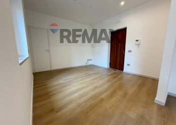 Stanza vuota - Trilocale Viale Colli Aminei
 
38, Napoli - foto 2