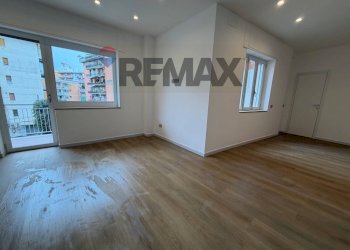 Stanza vuota - Trilocale Viale Colli Aminei
 
38, Napoli - foto 3