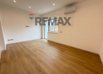 Stanza vuota - Trilocale Viale Colli Aminei
 
38, Napoli - foto 13