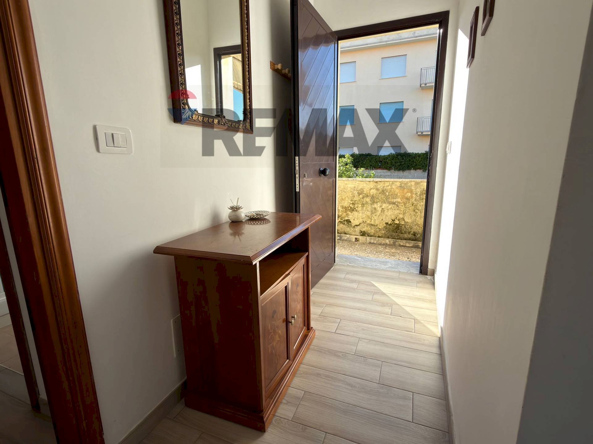 Hall / corridoio - Three-room apartment Via Cristoforo Colombo
 
165, Minturno - photo 2