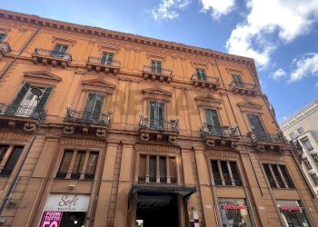 Edificio all\'aperto - Commercial Premises Via Mariano Stabile
 
172, Palermo - photo 2