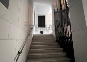 Scale - Commercial Premises Via Mariano Stabile
 
172, Palermo - photo 8