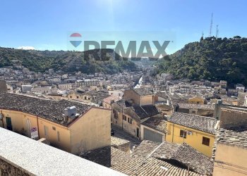 Edificio all\'aperto - Casa indipendente Via Occhipinti
 
52-54, Modica - foto 1