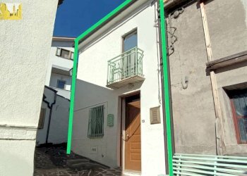 Foto 1 - Casa indipendente Frazione Rocciano, Teramo - foto 1