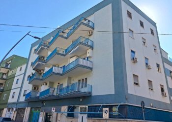 Facciata - Apartment via Generale Giorgio Basta, 62, Taranto - photo 2