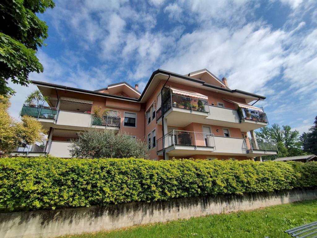 Facciata - Trilocale via Don Giuseppe Cottolengo, 10, Rho - foto 1