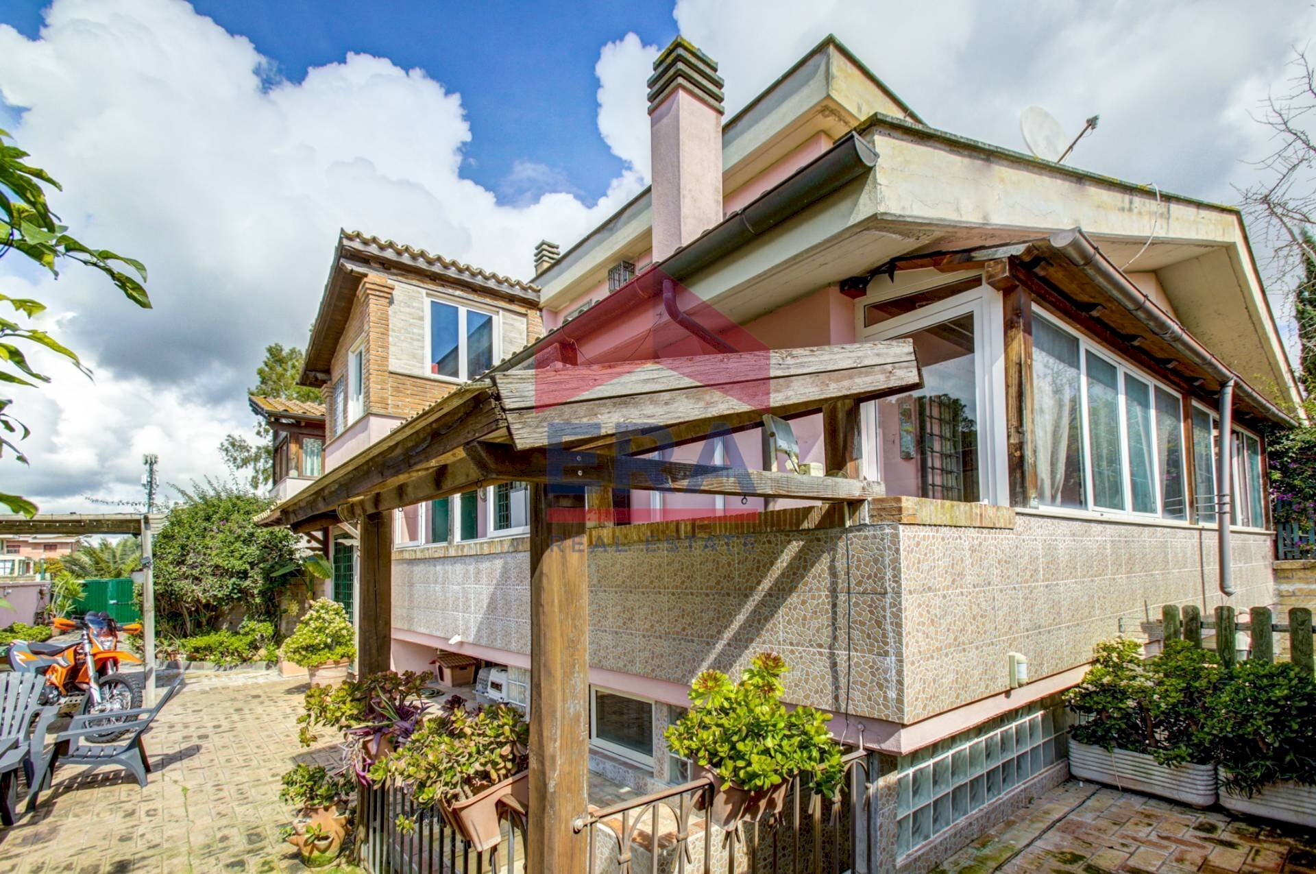 Facciata - Villa a Schiera Via Bronzolo
 
20, Roma - foto 1