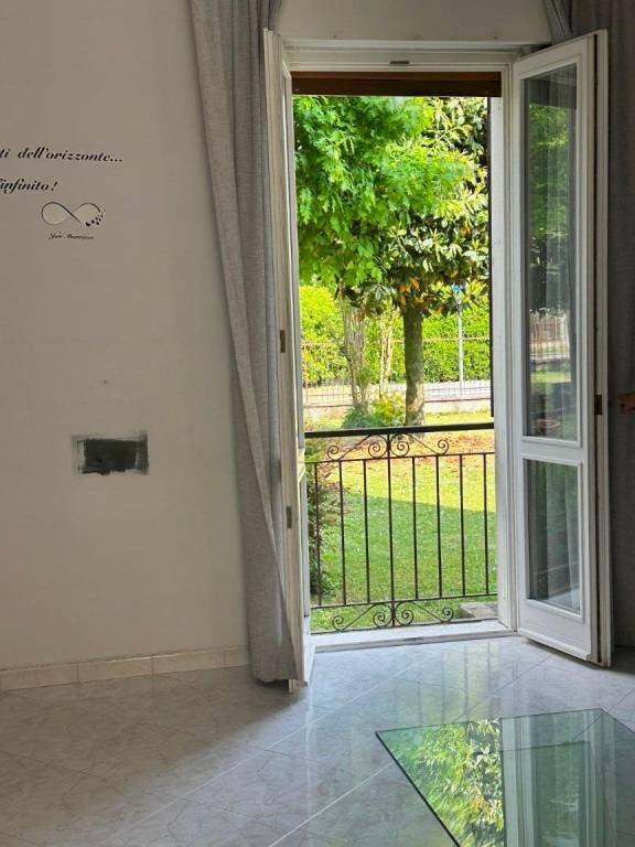Soggiorno - Three-room apartment via Giulio Pastore, Motta Visconti - photo 2