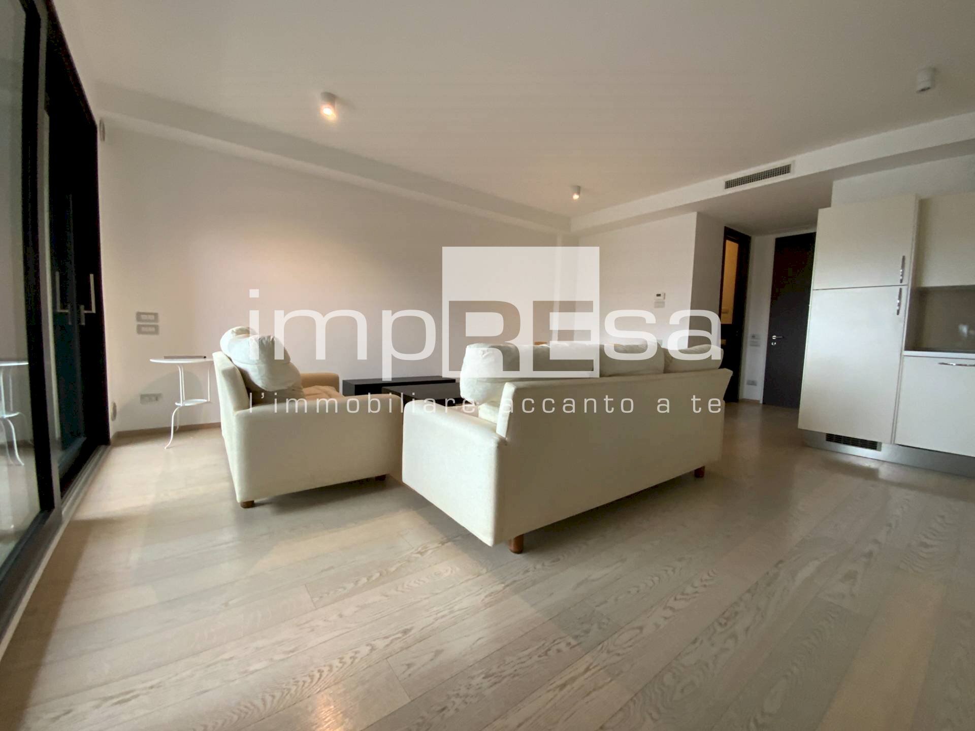 Living - Three-room apartment Piazza delle Istituzioni
 
42, Treviso - photo 3