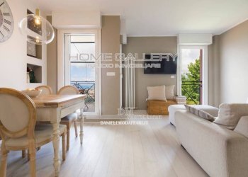 Salone - Three-room apartment via dei Narcisi, Genova (neighborhood Quarto) - photo 3