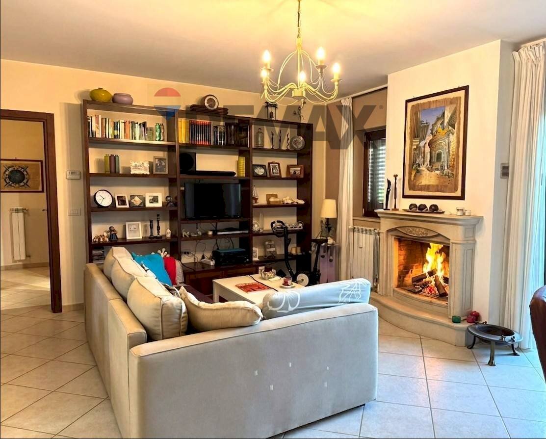 Soggiorno - Semi-detached house VICO GIACOMO PUCCINI
 
10, Trani - photo 1