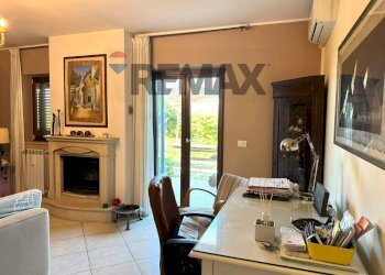 Ufficio - Semi-detached house VICO GIACOMO PUCCINI
 
10, Trani - photo 5
