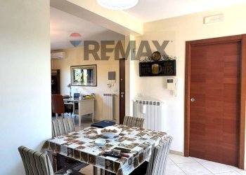Sala da pranzo - Semi-detached house VICO GIACOMO PUCCINI
 
10, Trani - photo 8
