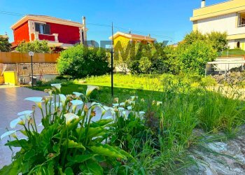 Giardino - Semi-detached house VICO GIACOMO PUCCINI
 
10, Trani - photo 25