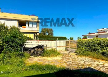 Giardino - Semi-detached house VICO GIACOMO PUCCINI
 
10, Trani - photo 27