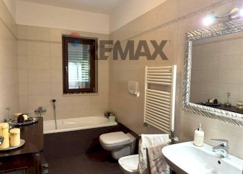 Bagno - Semi-detached house VICO GIACOMO PUCCINI
 
10, Trani - photo 35