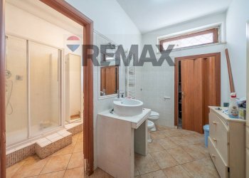 Bagno - Villa Via Tanaro
 
30, Ardea - photo 14