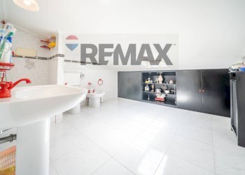 Bagno - Semi-detached house Via Grotte Maria
 
1, Frascati - photo 63