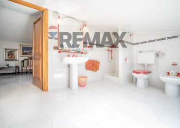 Bagno - Semi-detached house Via Grotte Maria
 
1, Frascati - photo 67