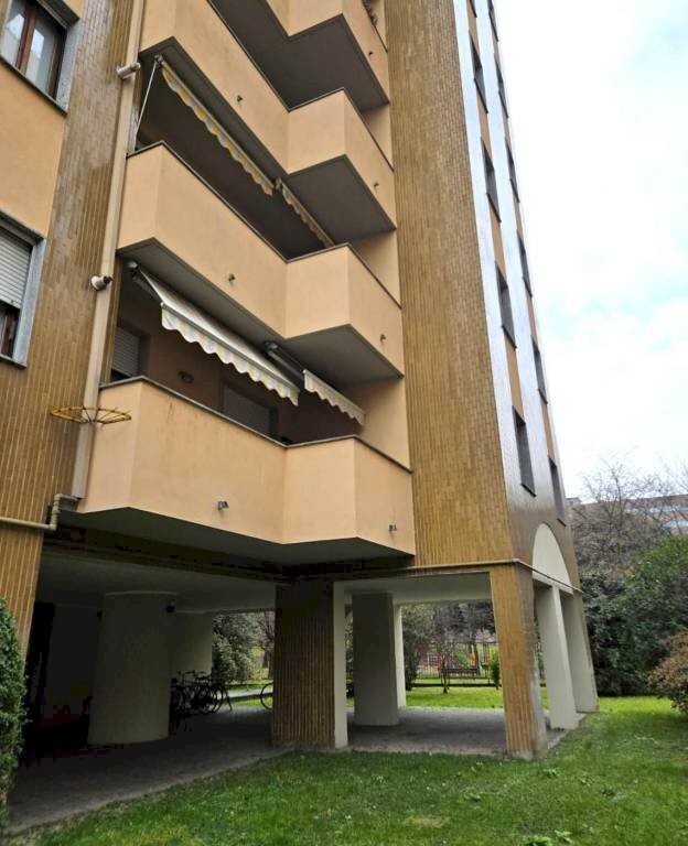Facciata - Three-room apartment via Isonzo, 6, Sesto San Giovanni - photo 1