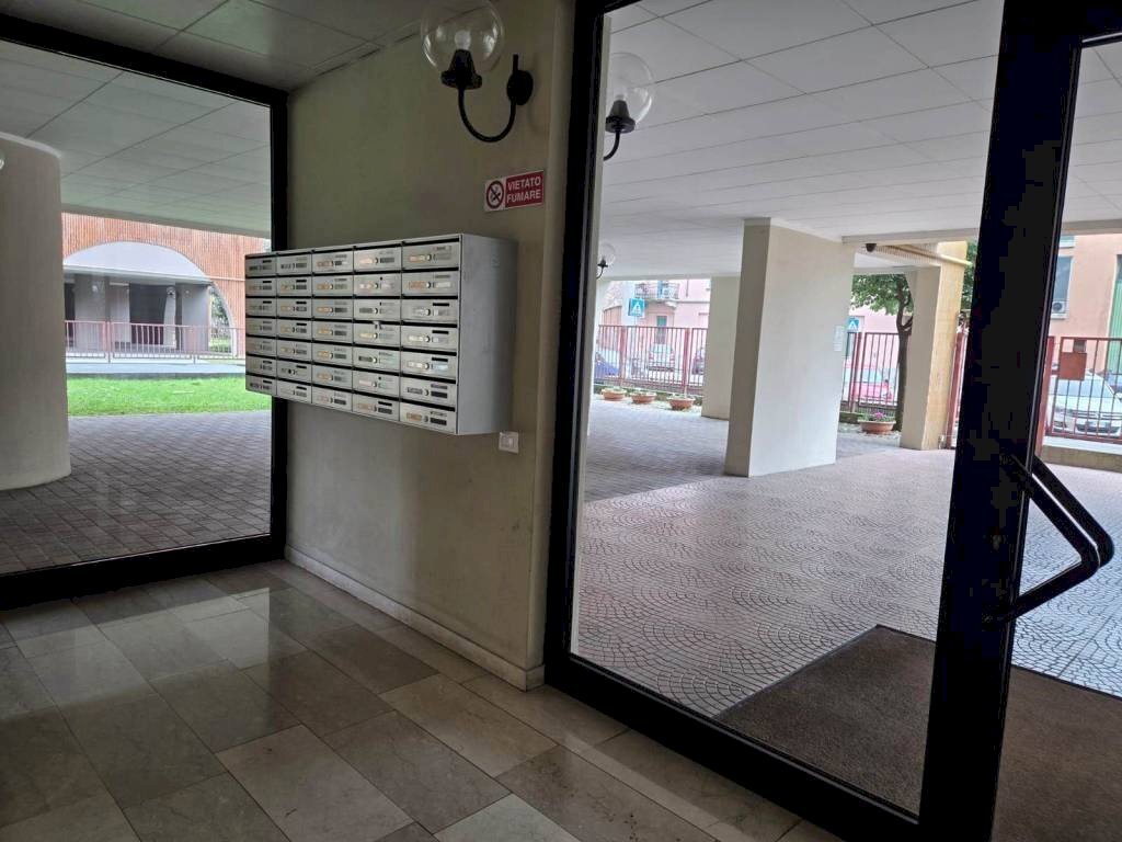 Interno palazzo - Trilocale via Isonzo, 6, Sesto San Giovanni - foto 3