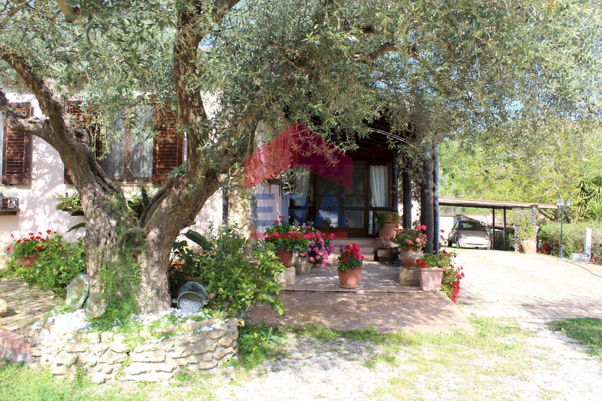 Foto 1 - Villa CONTRADA URSELLUZZO
 
SNC, Agira - foto 1