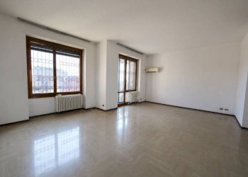 Salone - Four-room apartment via Niccolò Paganini, 34, Monza - photo 5