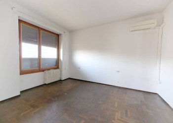 Camera da letto - Four-room apartment via Niccolò Paganini, 34, Monza - photo 10