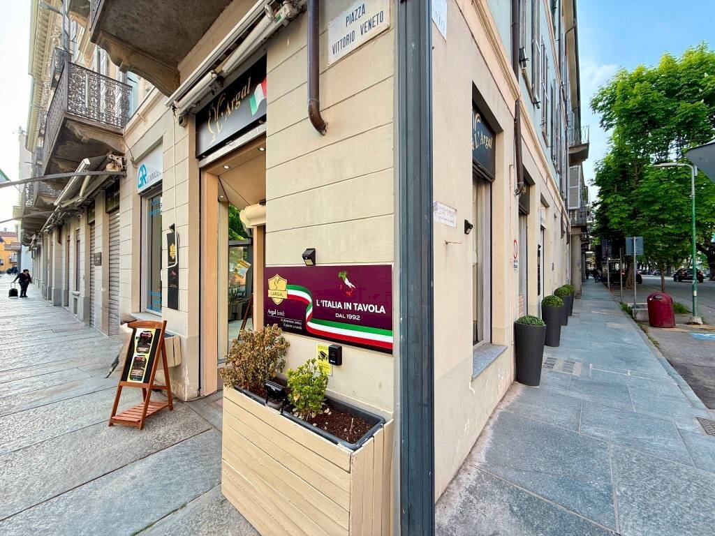 Zona - Alimentari - Gastronomia piazza Vittorio Veneto, 5, Pinerolo - foto 2