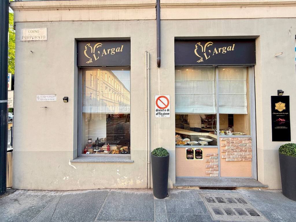 Facciata - Alimentari - Gastronomia piazza Vittorio Veneto, 5, Pinerolo - foto 3