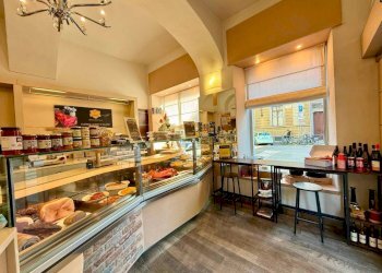 Interno non residenziale - Alimentari - Gastronomia piazza Vittorio Veneto, 5, Pinerolo - foto 4