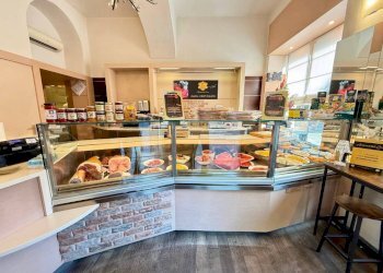 Interno non residenziale - Alimentari - Gastronomia piazza Vittorio Veneto, 5, Pinerolo - foto 5