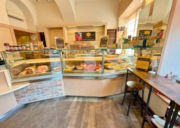 Interno non residenziale - Alimentari - Gastronomia piazza Vittorio Veneto, 5, Pinerolo - foto 8
