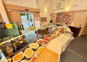 Interno non residenziale - Alimentari - Gastronomia piazza Vittorio Veneto, 5, Pinerolo - foto 10