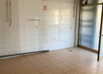 Interno non residenziale - Negozio via Magliano, Massa - foto 2