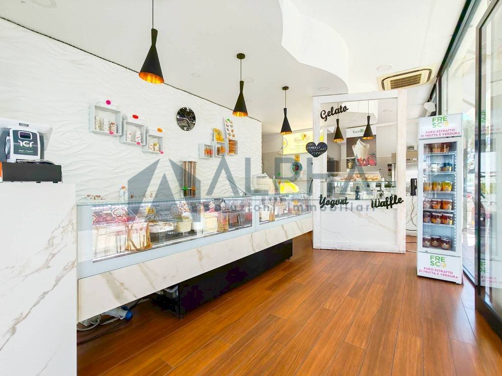 Interno non residenziale - Pasticceria viale Ludovico Ariosto, Rimini - foto 1