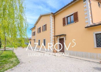 Facciata - Villa via del Mattatoio, Massa Martana - photo 1