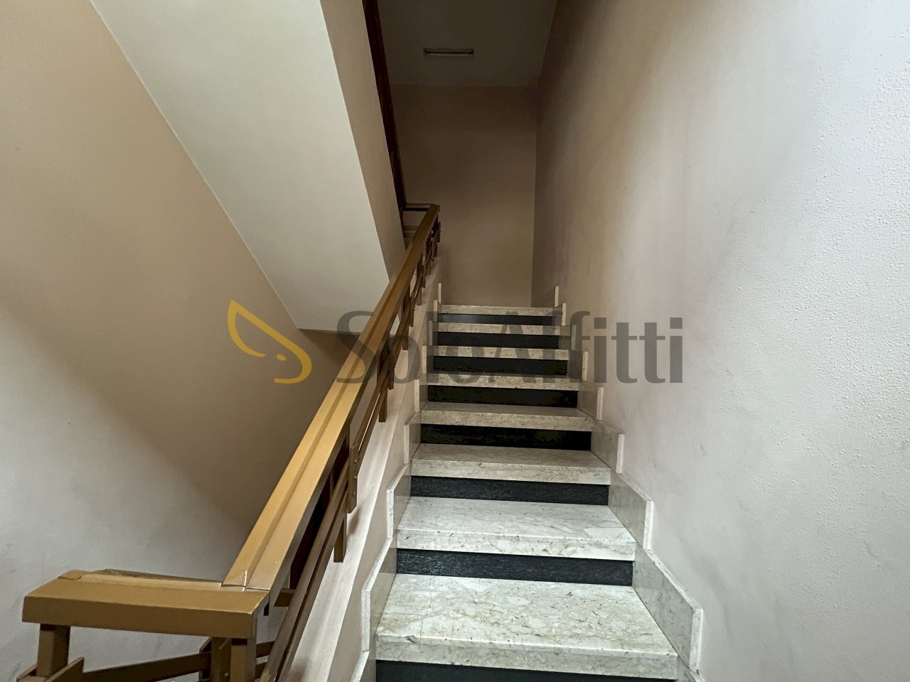 scale condominiali.jpg - Trilocale Via Cumiana 44, Torino (zona San Paolo) - foto 3