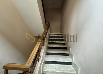 scale condominiali.jpg - Trilocale Via Cumiana 44, Torino (zona San Paolo) - foto 3