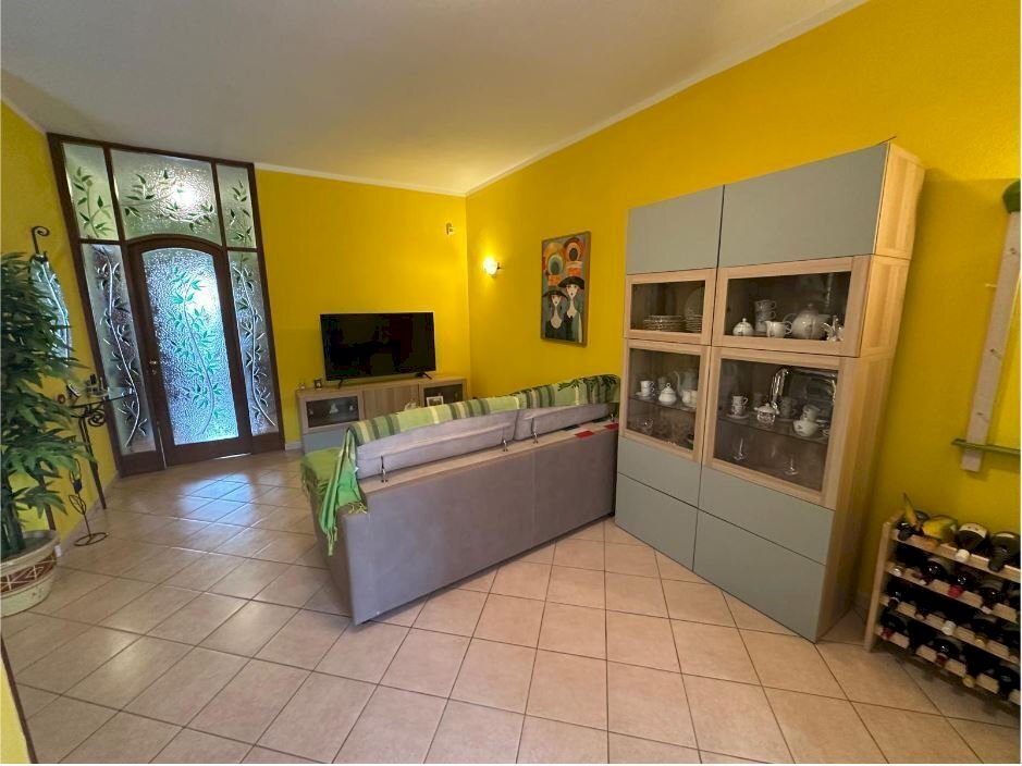lu1.jpg - Portion of a house Luni - photo 1