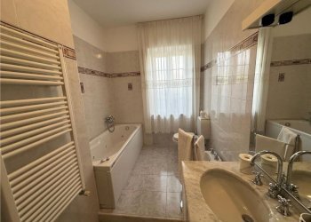 lu19.jpg - Portion of a house Luni - photo 18