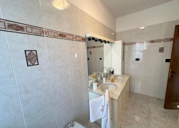 lu20.jpg - Portion of a house Luni - photo 19