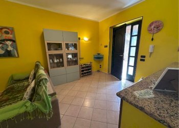 lu27.jpg - Portion of a house Luni - photo 25