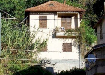1.jpg - Villa at auction Piazza Guglielmo Marconi 28, Sant'Olcese - photo 1