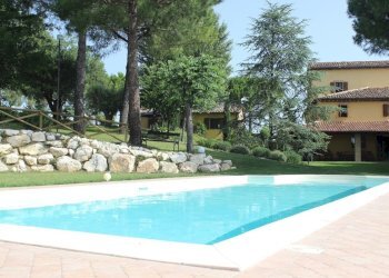 piscina_2.jpg - Villa VIA CHIARAVALLESE, Osimo - foto 2