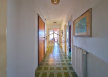 23.jpg - Attic Viale Eugenio Chiesa 21, Massa - photo 17